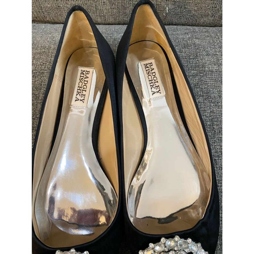 Badgley Mischka Black Satin Pointed Toe Flats with Crystal Medallion Women’s  8 - Picture 4 of 9